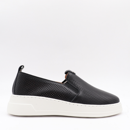 MIKA – Le flâneur sport chic en cuir perforé